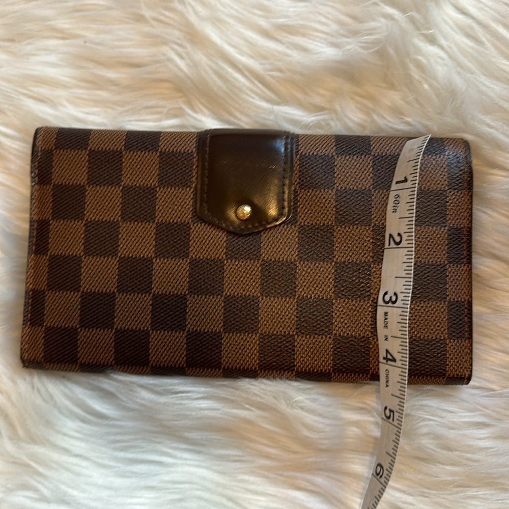 Louis Vuitton Damier Gold Closure Leather Trim Wallet - Picture 4 of 7